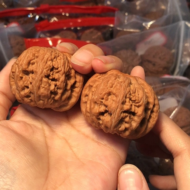 在***人文玩核桃吊坠45粗筋