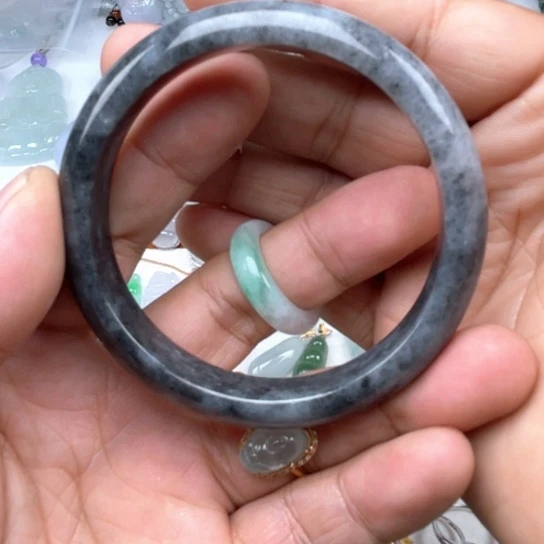 翡翠未镶嵌颈饰翡翠手镯