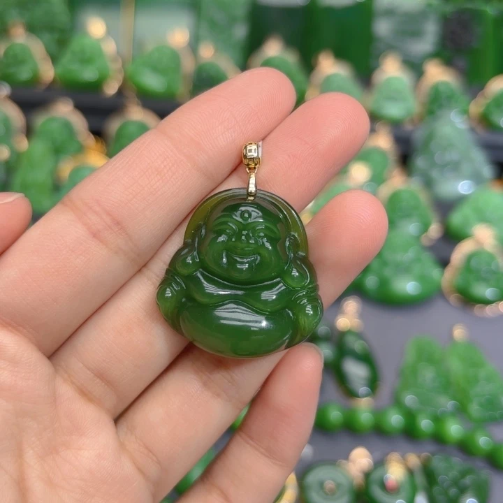 颈饰18K金镶嵌和田玉（碧玉）