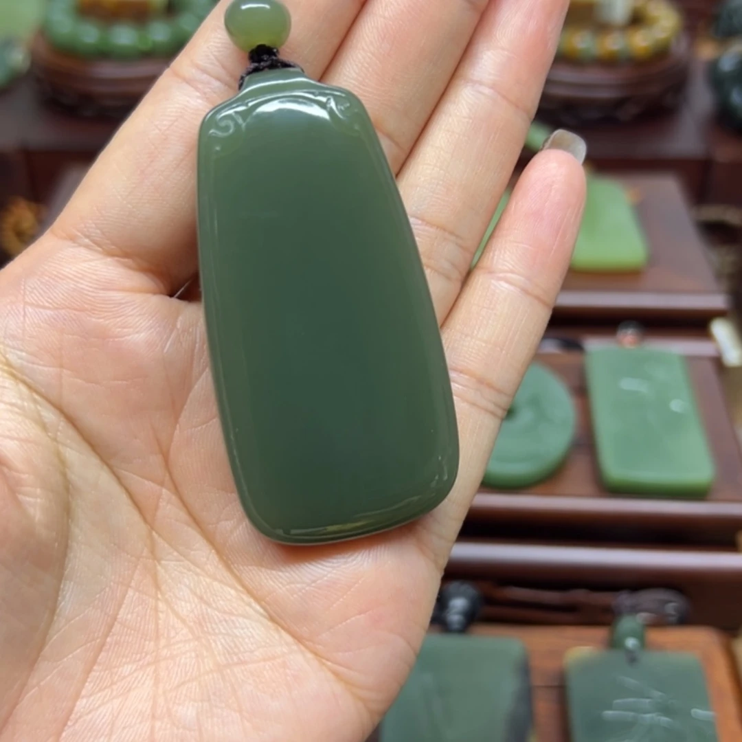 【闪购商品】颈饰未镶嵌岫岩老玉（透闪石质玉）自**彩平安牌