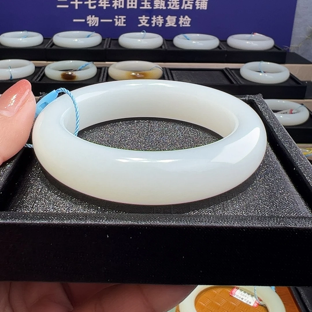 和田玉未镶嵌手镯