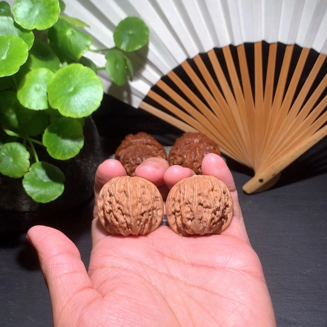 文玩核桃吊坠1*1鱼的红皮磨盘052405