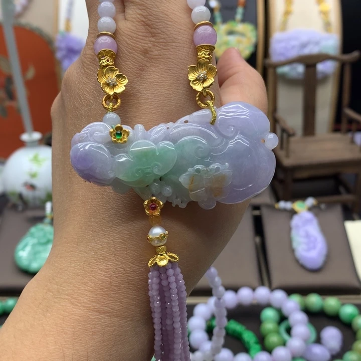 翡翠未镶嵌吊坠(赠链)