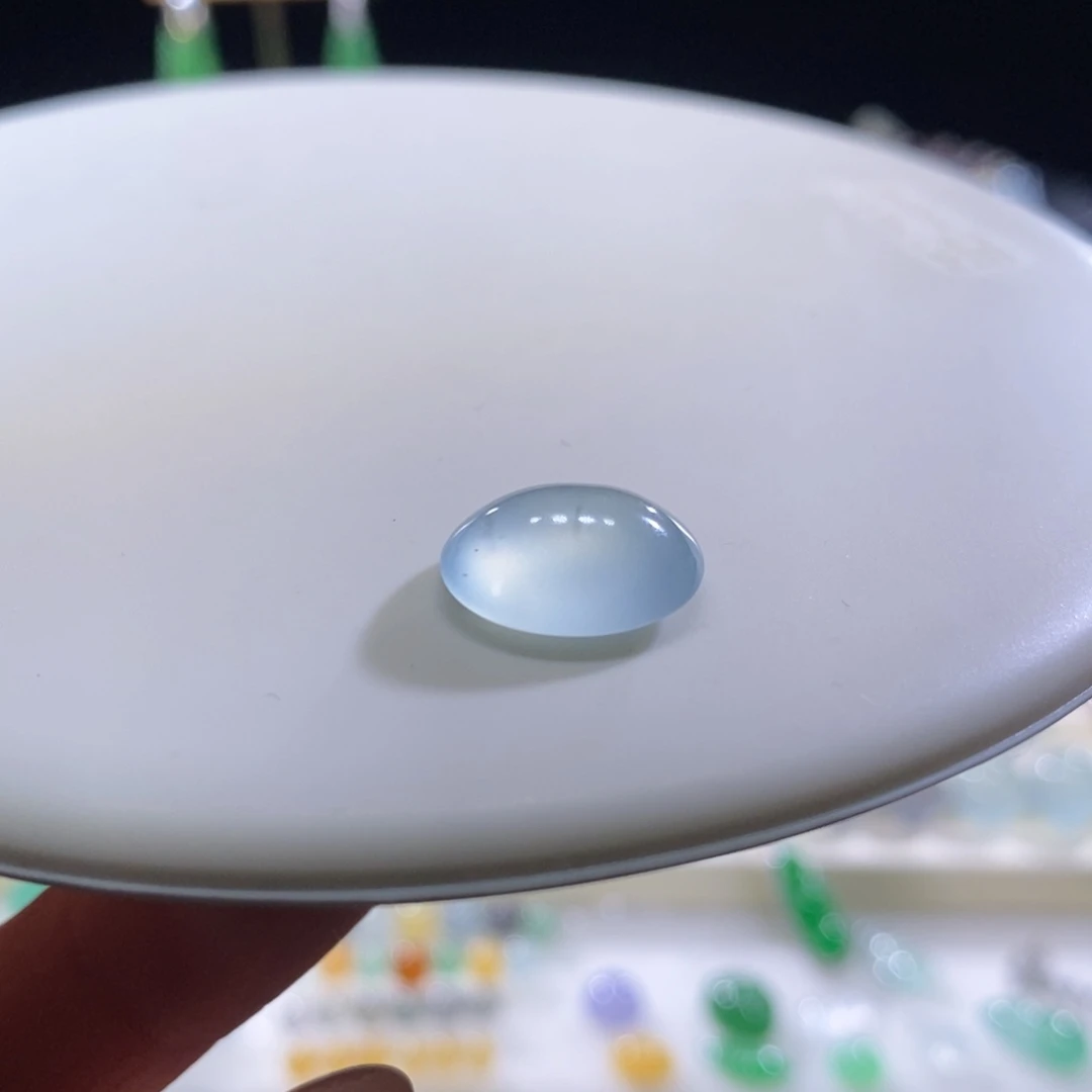 翡翠未镶嵌颈饰翡翠高冰天空蓝蛋面