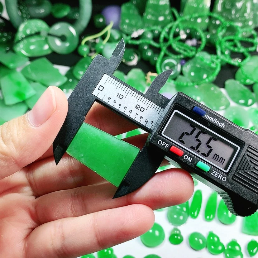 【闪购商品】翡翠颈饰未镶嵌大**姐翡翠25.5*17.8*3.6