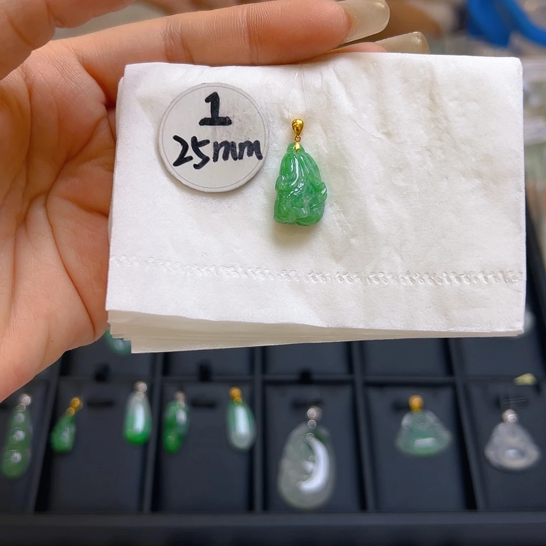 翡翠颈饰18K金镶嵌翡翠