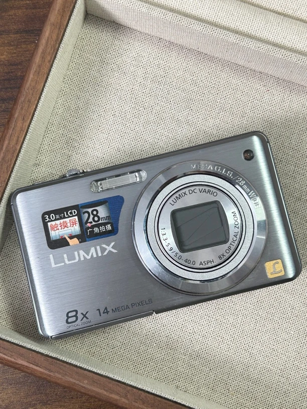 95新 Panasonic/松下 fh22 银色 高清CCD数码相机 带原盒功能新