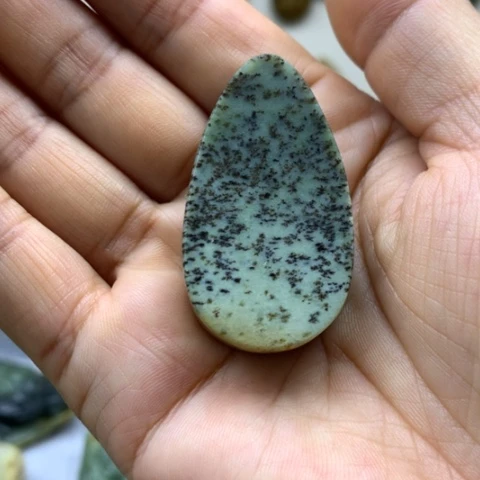 【闪购商品】透闪石质玉未镶嵌挂件