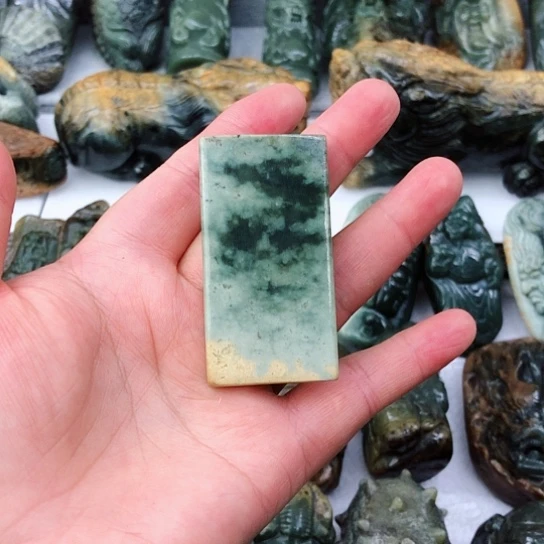 未镶嵌岫岩河磨玉（透闪石质玉）挂件用****1