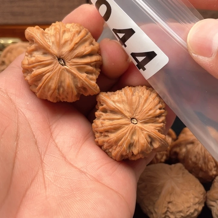 文玩核桃吊坠周*洲磨盘