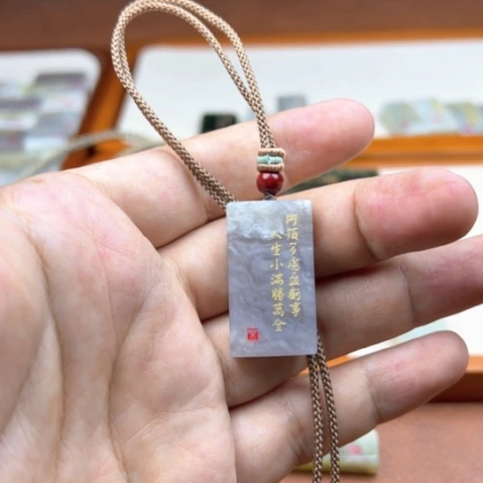 颈饰未镶嵌和田玉（糖玉）