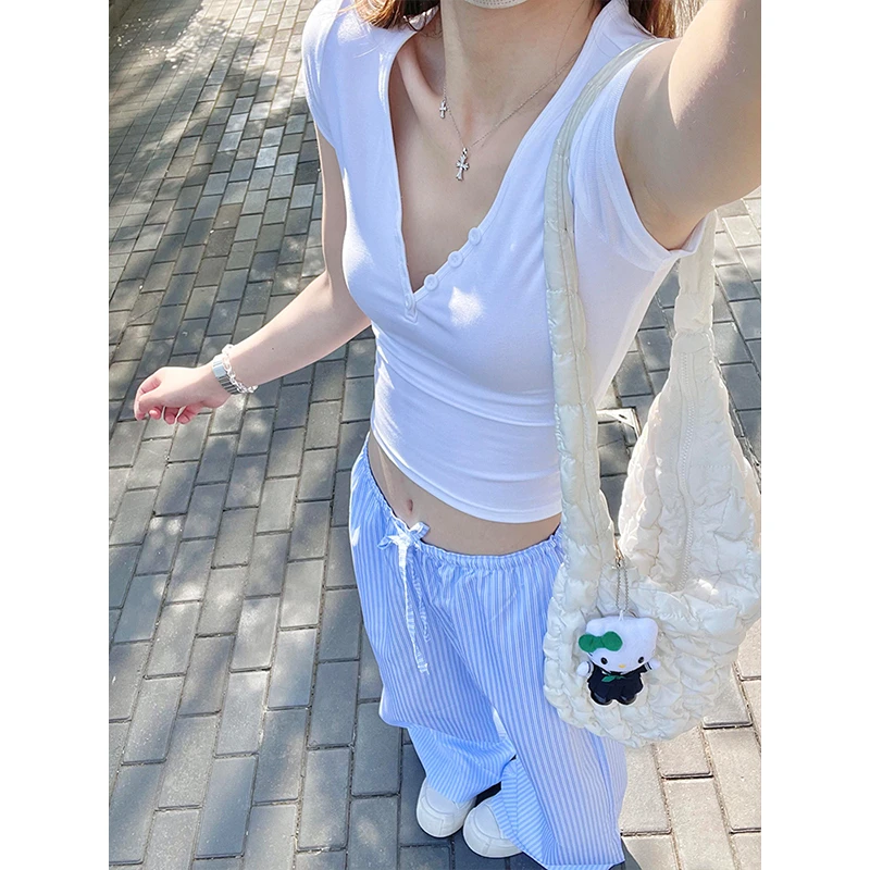 白色修身V领正肩短袖上衣+蓝白条纹休闲阔腿裤夏季韩系穿搭一整套