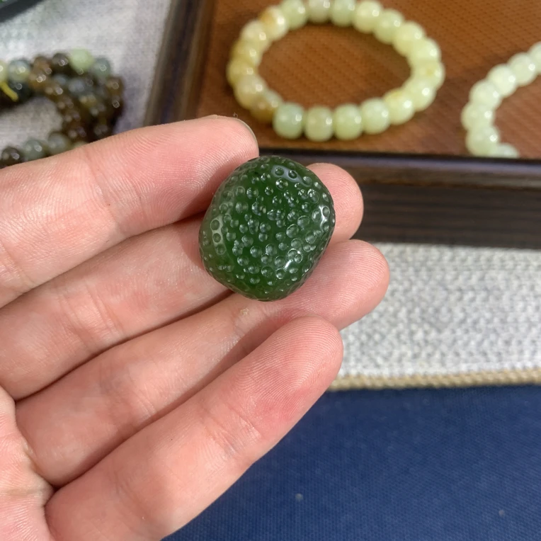 和田玉碧玉双色面包扣吊坠