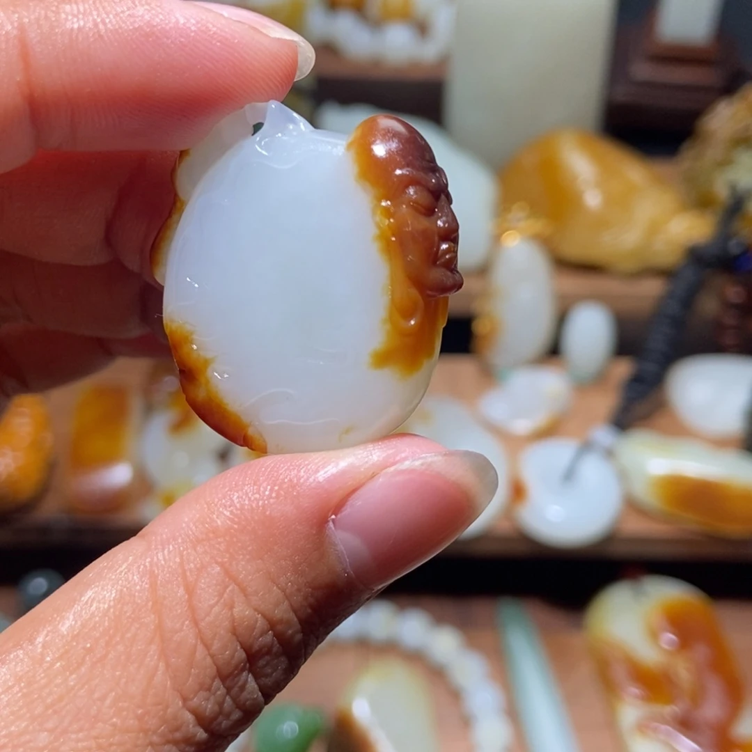 數***年和田玉未镶嵌颈饰