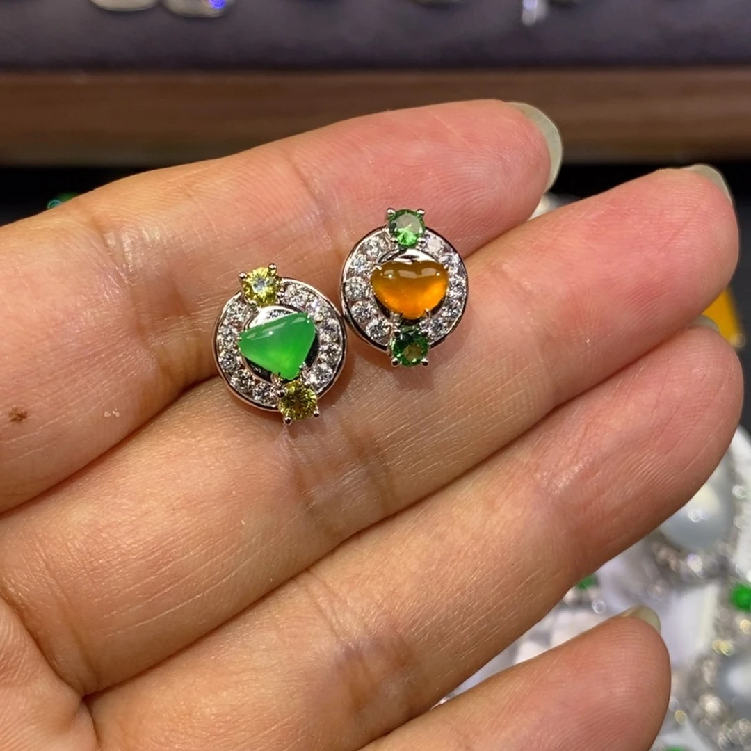 18K金镶嵌翡翠耳饰