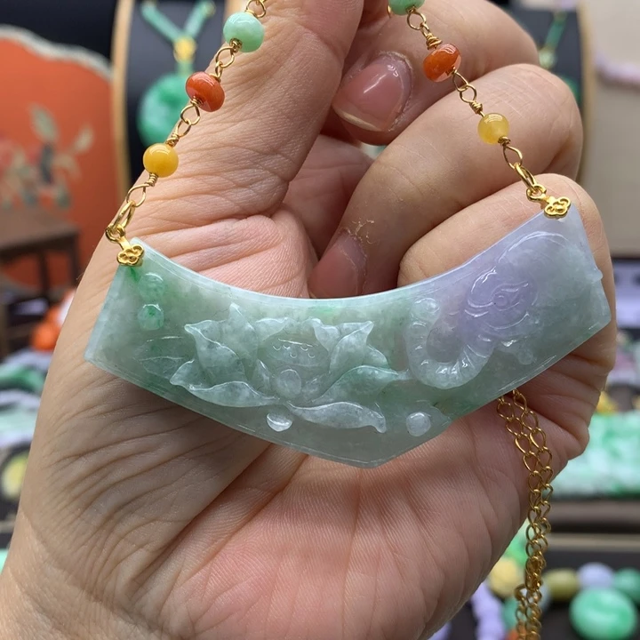 翡翠未镶嵌吊坠(赠链)