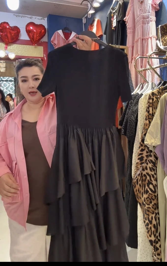 达娜大码女装-黑色连衣裙（70-110kg