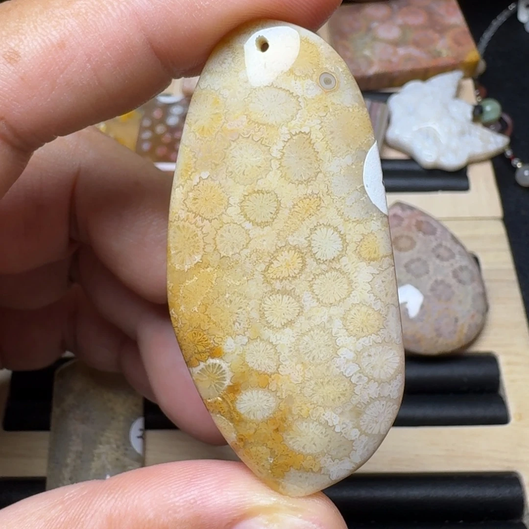 未镶嵌纯天然色有机玉石保真色硅化玉无珠无绳