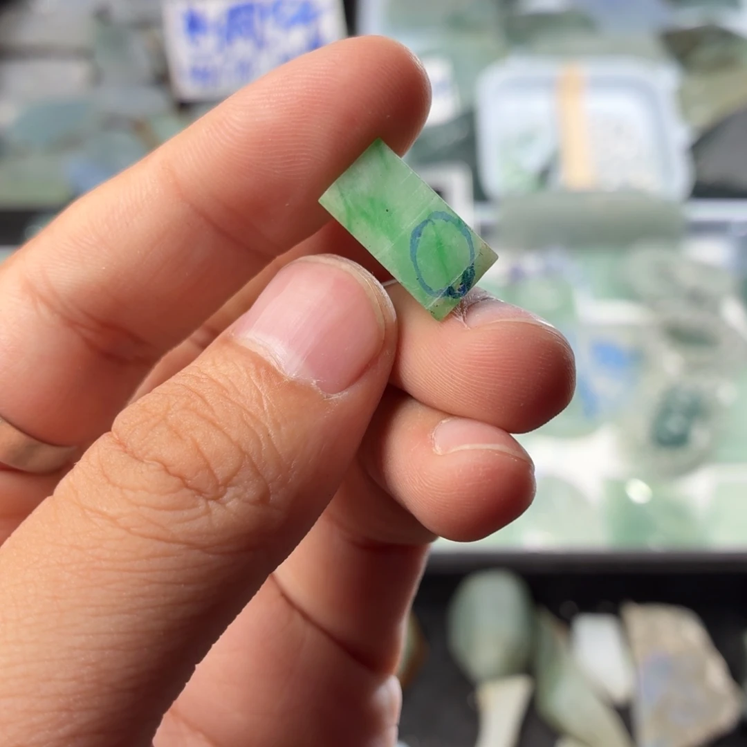 未镶嵌定制翡翠天然缅甸翡翠a货绿花边角料