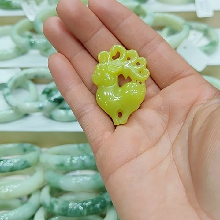透闪石-蛇纹石玉手镯未镶嵌