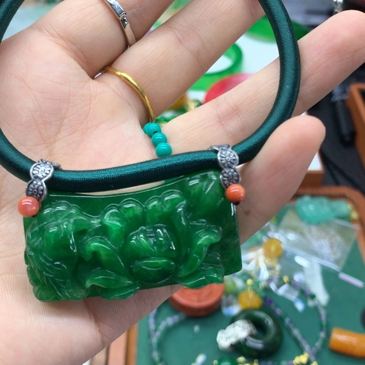 颈饰未镶嵌翡翠吊坠