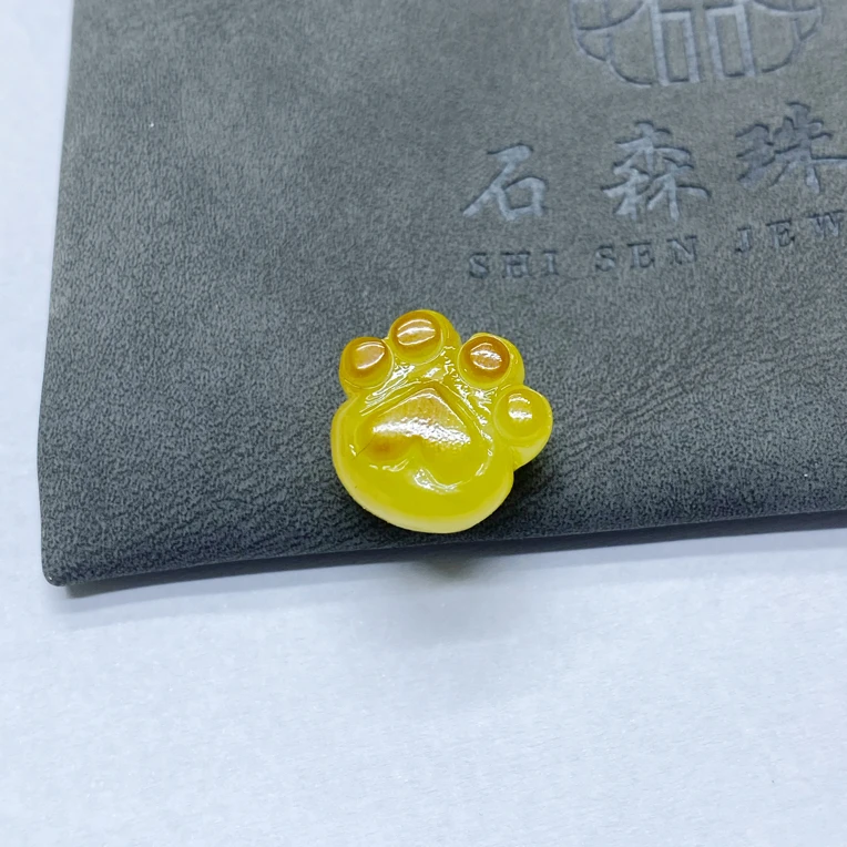 天然蜜蜡雕刻熊爪猫爪俏色巧雕工艺