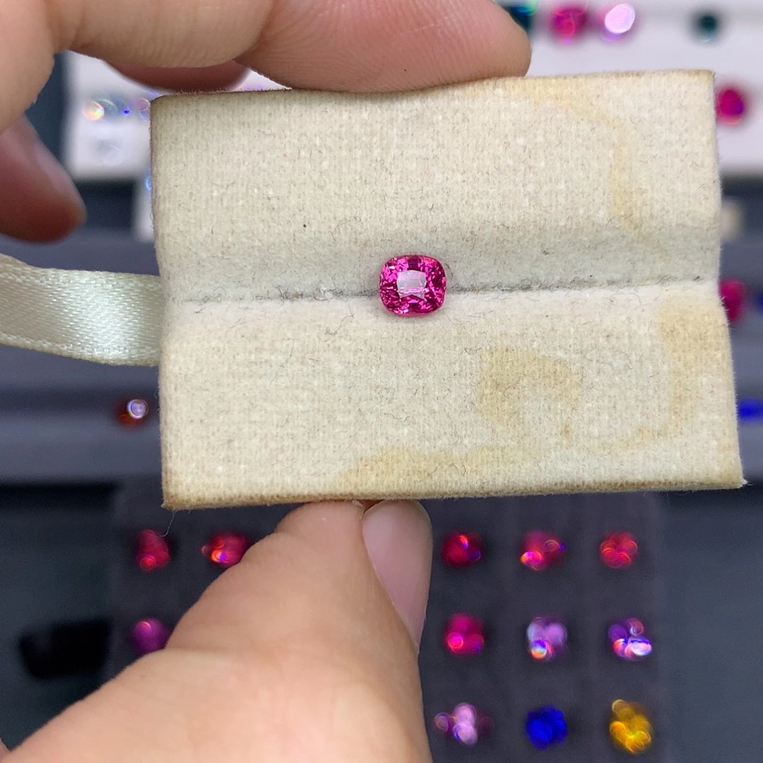 尖晶石裸石69分绝地