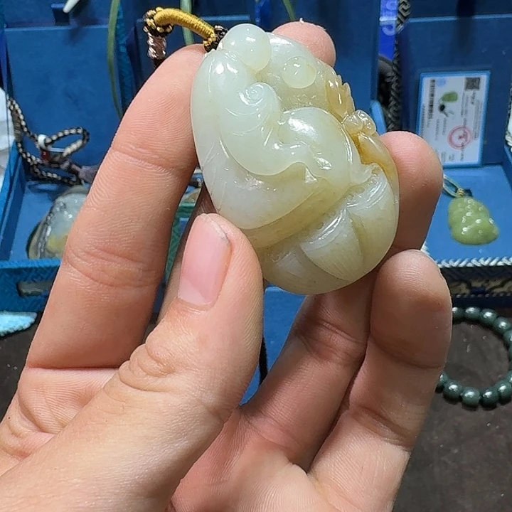 未镶嵌和田玉（糖玉）车挂
