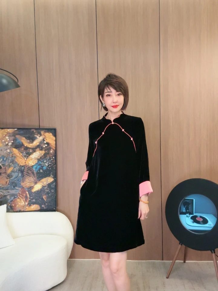 露露新中式真丝丝绒连衣裙2025秋冬季粉色拼色设计省心穿搭T912
