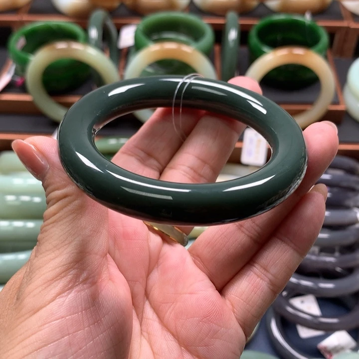 【闪购商品】未镶嵌手镯和田玉（碧玉）