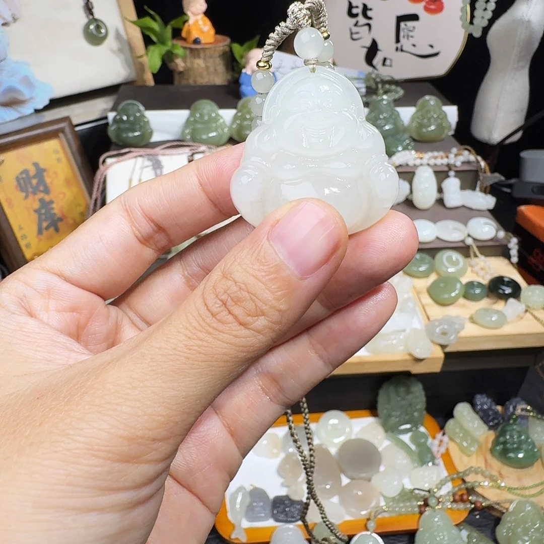 广***姐和田玉未镶嵌颈饰