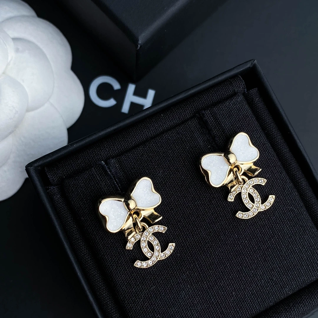 全新未使用 Chanel/香奈儿 经典双C 白色蝴蝶结镶钻 耳环 S5068