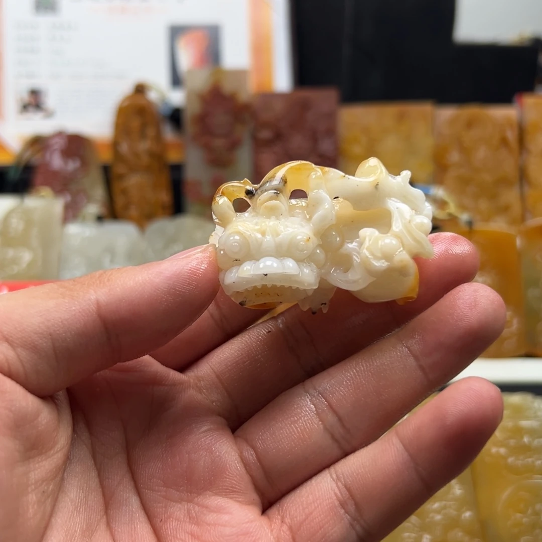 未镶嵌石英质玉（黄龙玉）多样性发货，发其一