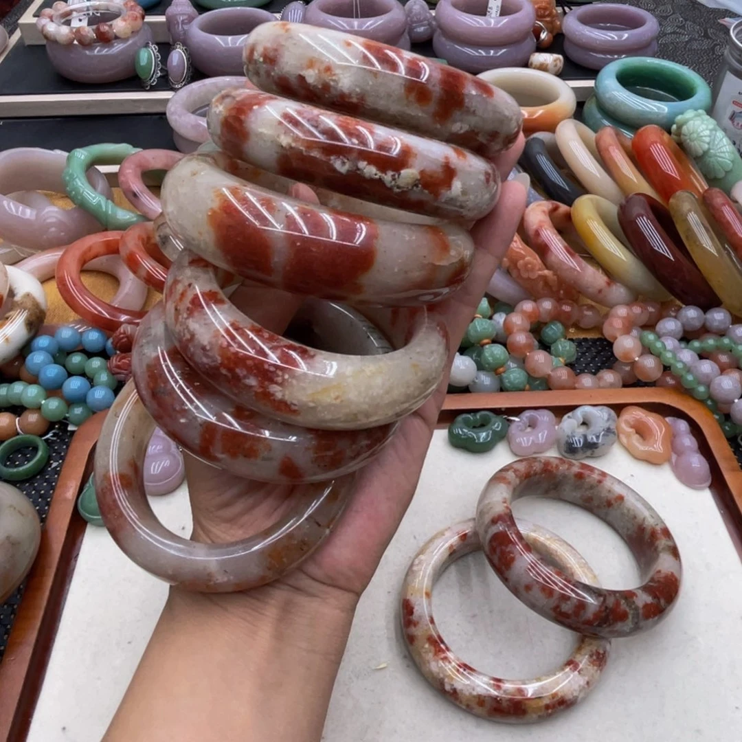 未镶嵌圈口齐全石英质玉