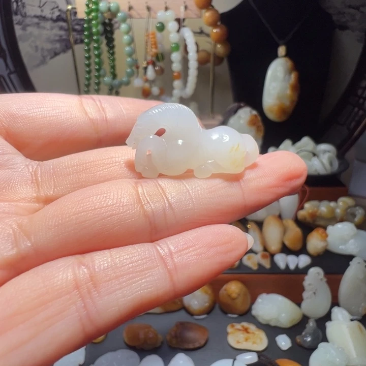 玉***姚和田玉未镶嵌颈饰