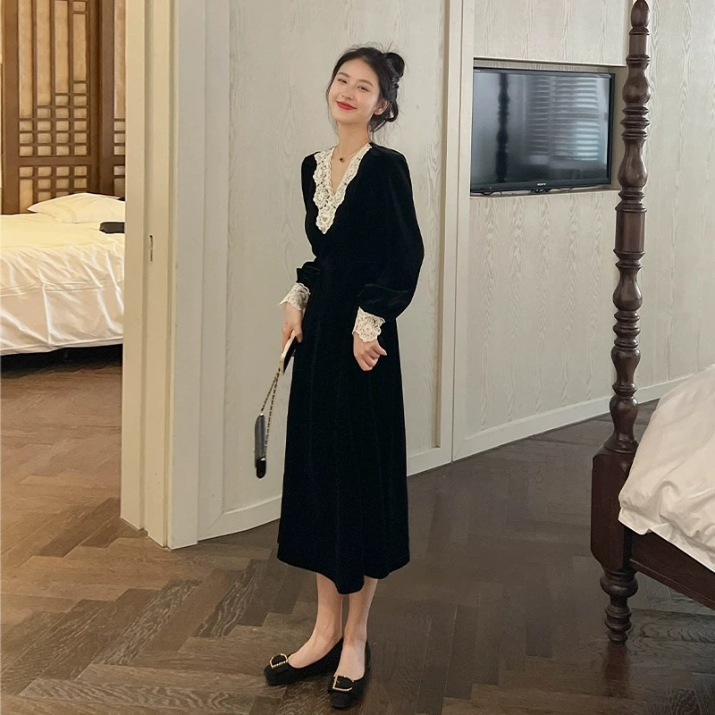 春秋新款领长款气质长裙法式复古赫本风小黑裙黑色丝绒连衣裙女