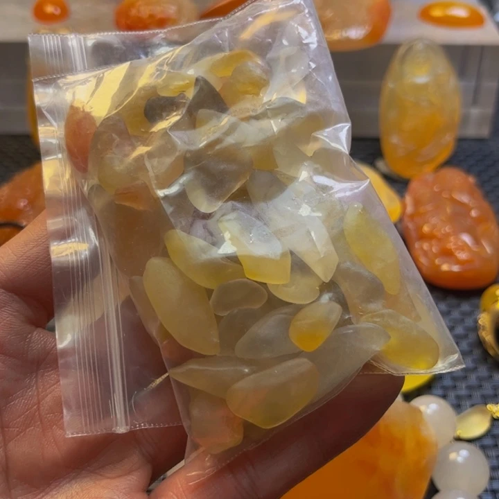 小***哥石英质玉未镶嵌旦面
