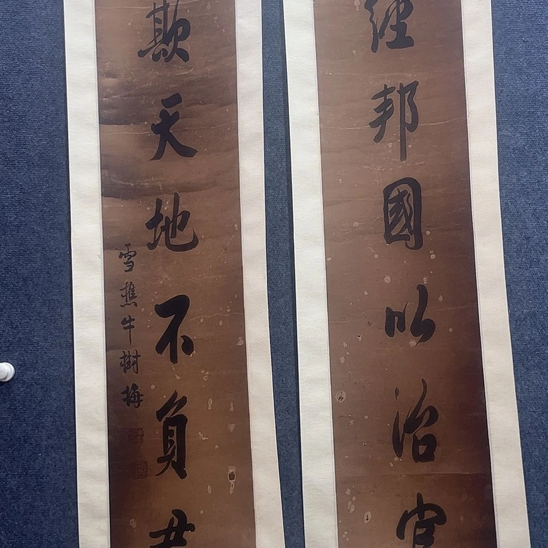 隔空玻璃是用金属做成塑料膜