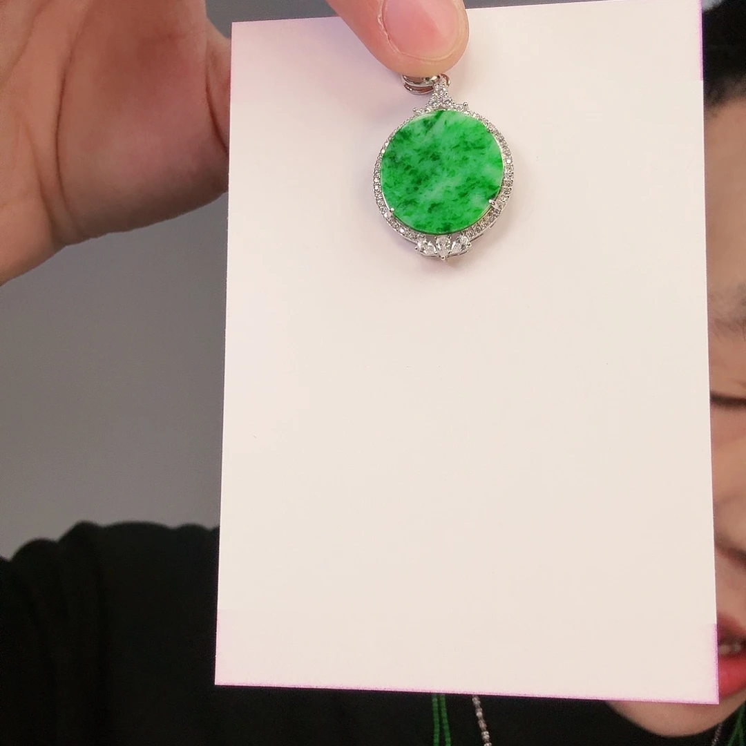 翡翠颈饰未镶嵌一件