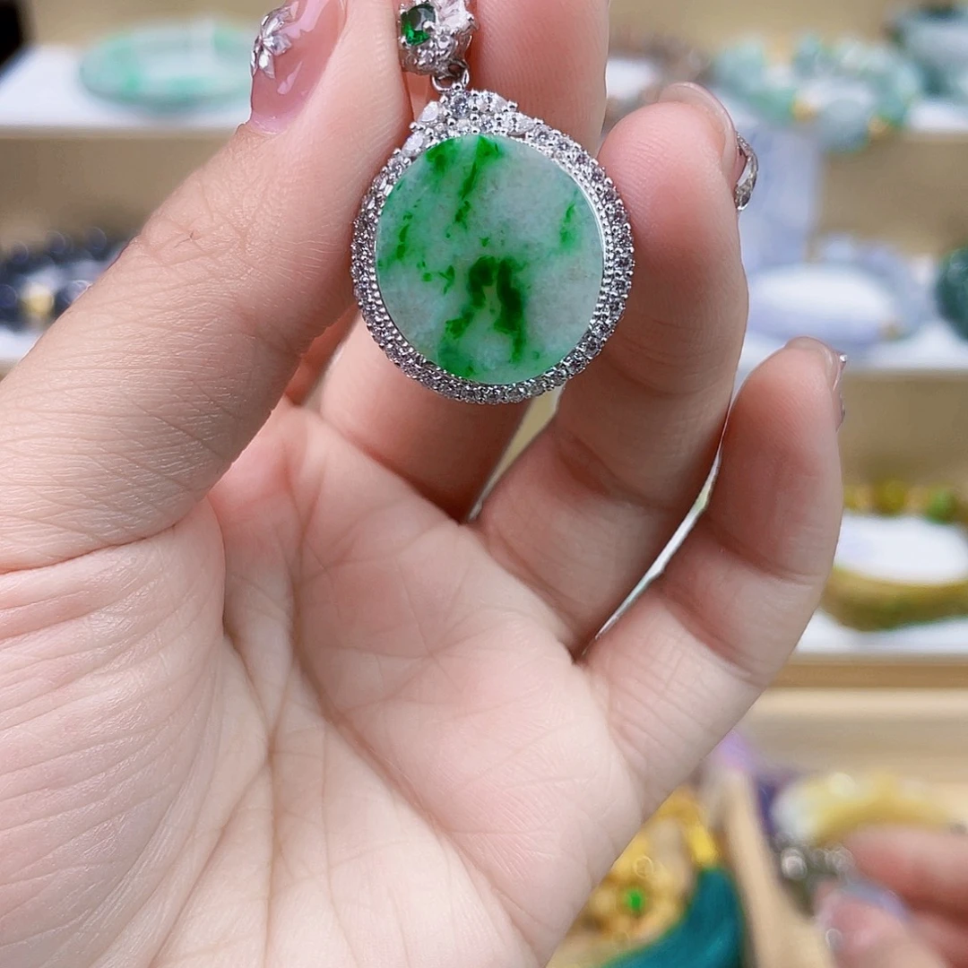 翡翠未镶嵌手链吊坠