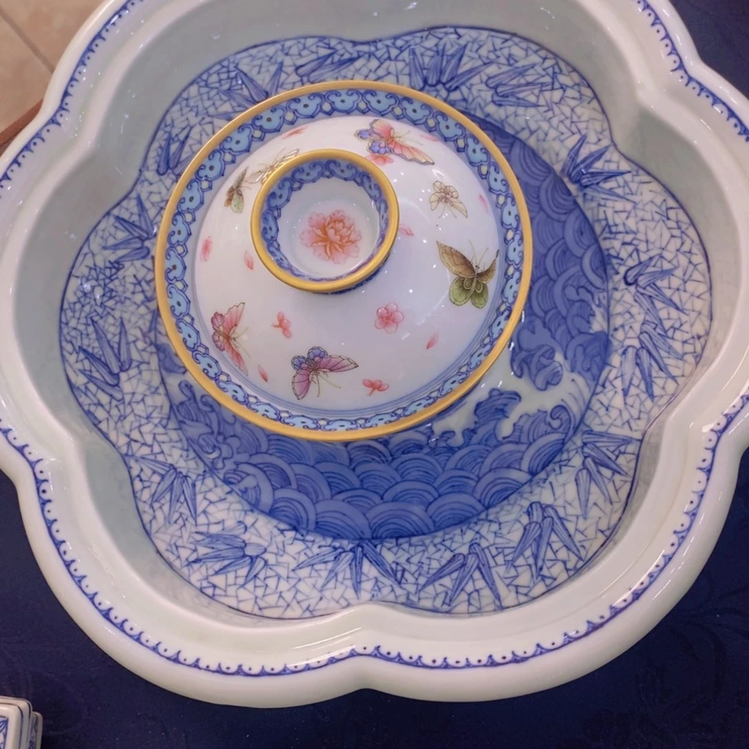 水***流青花斗彩内外蝴蝶盖碗