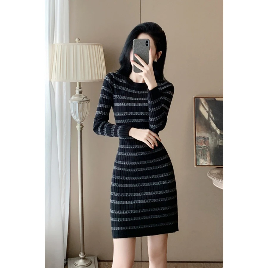 2025小香风条纹连衣裙秋季新款修身圆领气质长袖打底针织裙子包臀