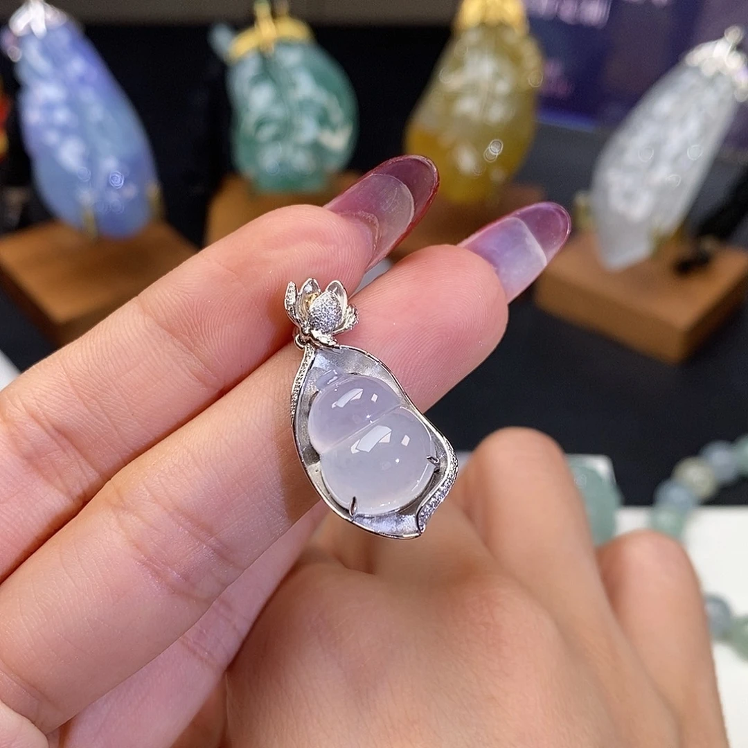 翡翠吊坠(不含链)18K金镶嵌