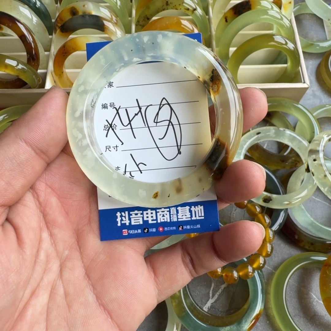 是***吖蛇纹石玉未镶嵌手镯