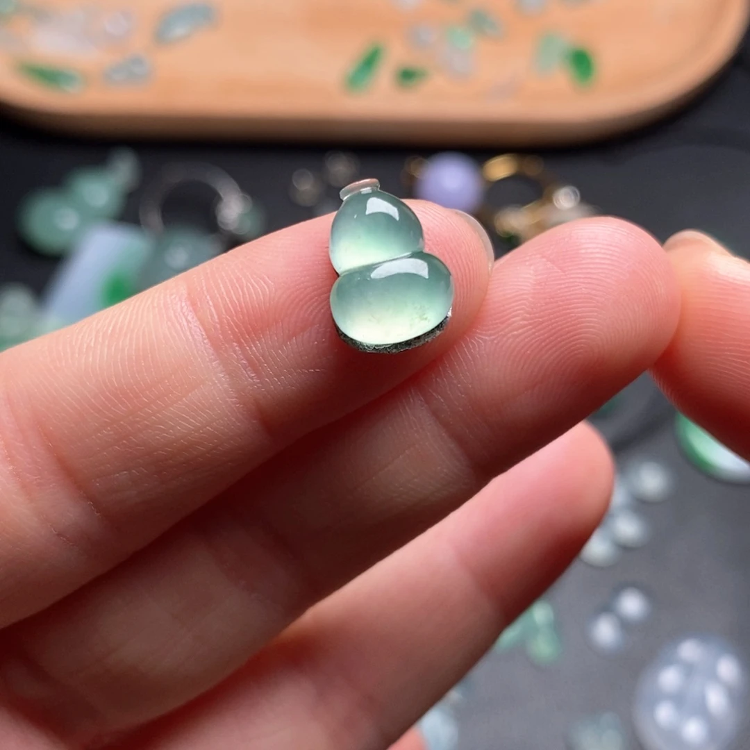 翡翠颈饰未镶嵌葫芦