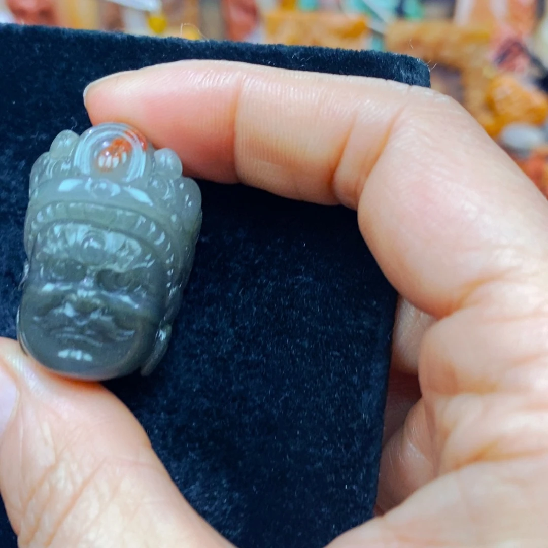 未镶嵌石英质玉（黄龙玉）颈饰