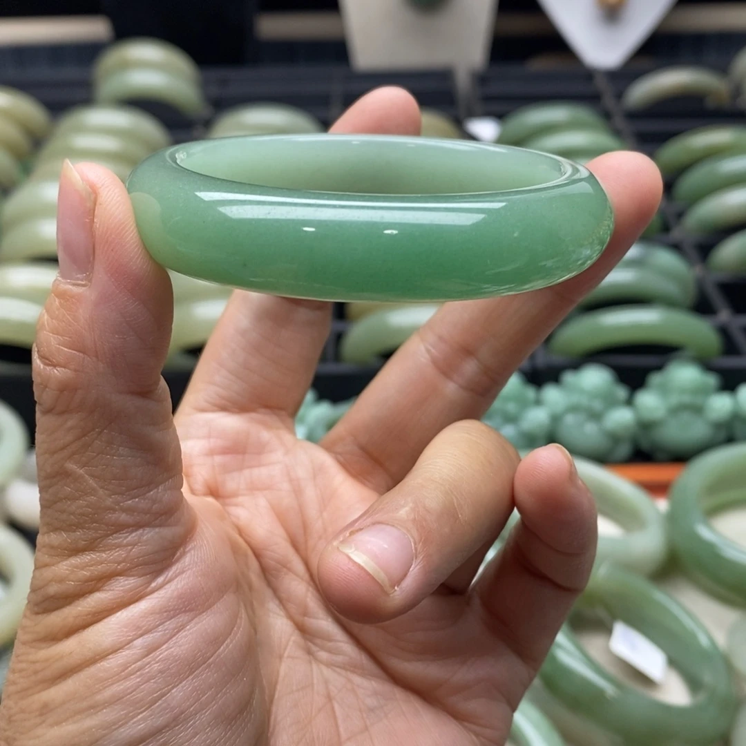 石英岩玉手镯未镶嵌奢***头