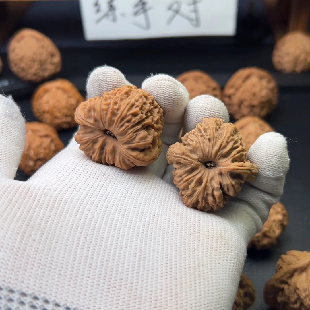 冬***卡吊坠文玩核桃南疆石