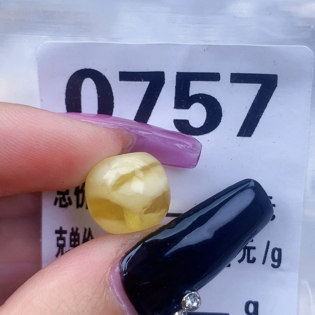 琥珀未镶嵌珠宝奇石12.2×11.1沙眼