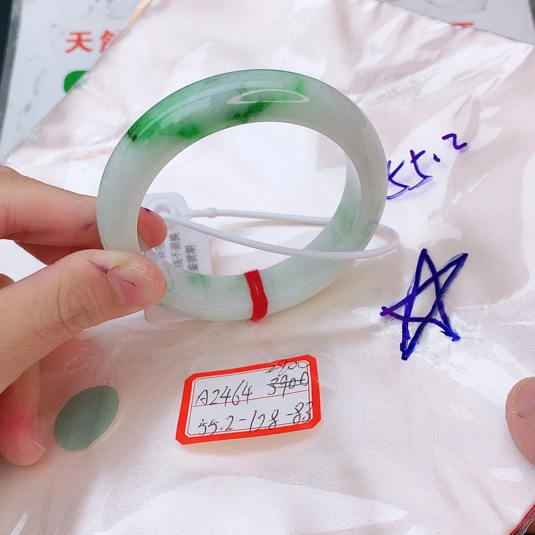 翡翠手镯未镶嵌翡翠